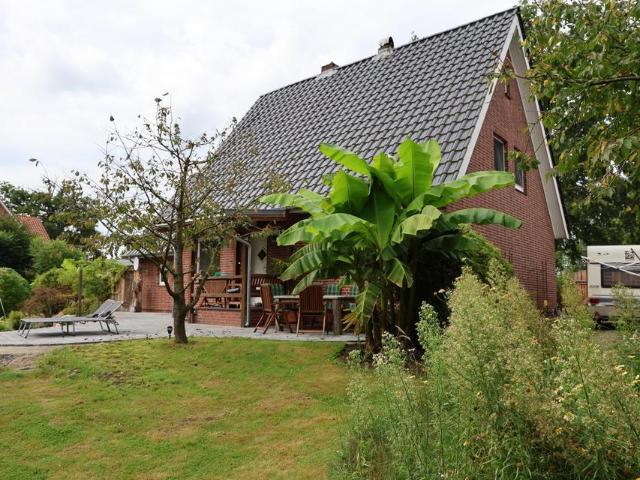 schönes Einfamilienhaus mit Waldzugang und großem Grundstück