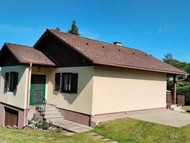 Schönes Einfamilienhaus, möbliert, zu verkaufen. Es fallen keine Maklergebühren an
