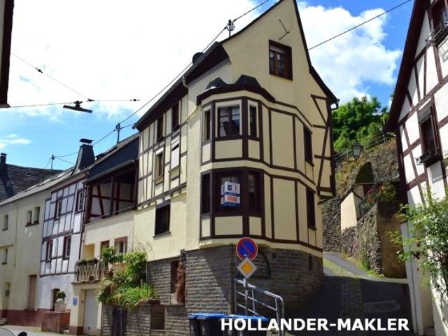 Schönes Fachwerkhaus mit kleiner Terrasse im Herzen von Briedel