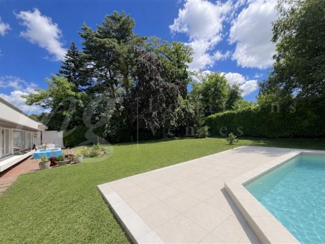 SCHÖNES FAMILIENHAUS – 5 EINZELZIMMER – GROSSER GARTEN MIT SWIMMINGPOOL