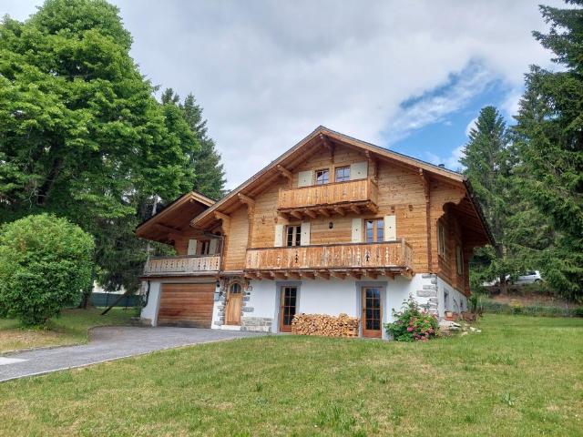Schönes freistehendes Chalet mit großem Garten, nur 5 Minuten von Crans Montana entfernt