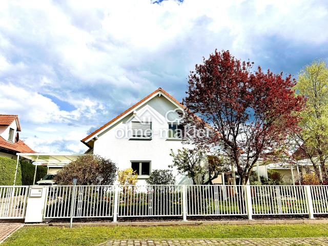 Schönes freistehendes Einfamilienhaus mit Garage und Carport in ruhiger Feldrandlage