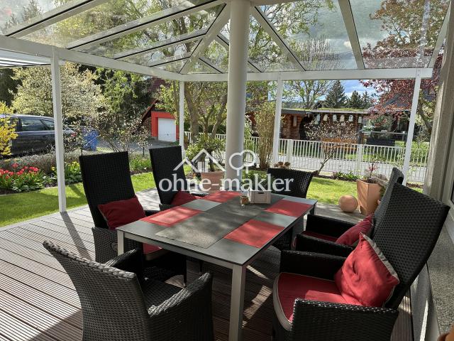 Schönes freistehendes Einfamilienhaus mit Garage und Carport in ruhiger Feldrandlage