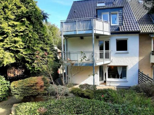 Schönes Haus zentral und doch im Grünen, provisionsfrei