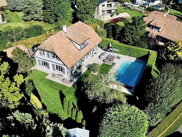 Schönes renoviertes Anwesen mit Pool in Founex