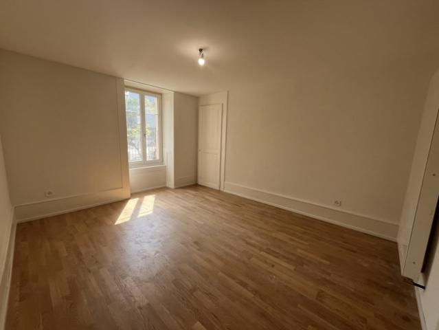Schönes renoviertes 2 Zimmer Apartment mit Garten in Yverdon les Bains
