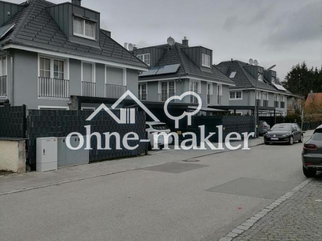 Schönes Walmdach Doppelhaus mit großem Doppelcarport Top Lage