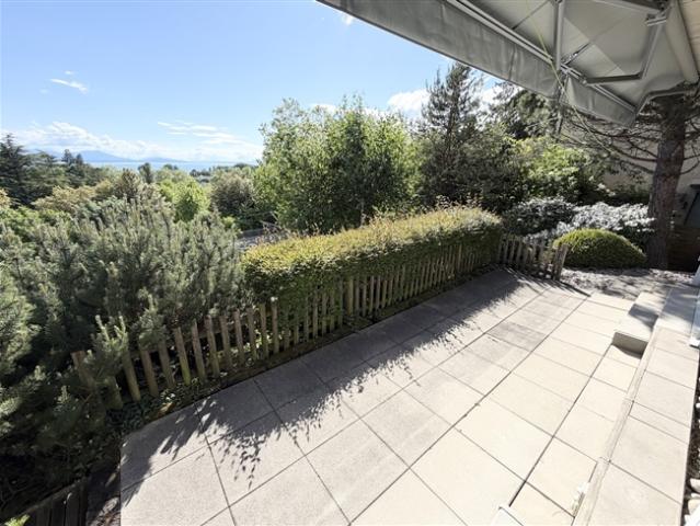 Schönes 3.5 Zimmer Apartment von 100 m2 mit Terrasse