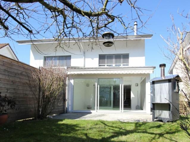 Schönes 4.5 Zimmer Doppeleinfamilienhaus mit grossem Wintergarten und Carport