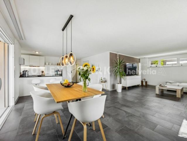 Schönes 4.5 Zimmer Wohnung mit Balkon
