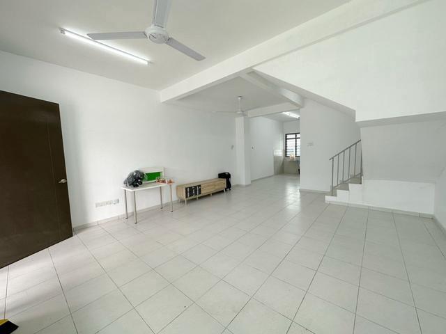 Scientex Utama Senai 2Storey Unfurnish Good Condition