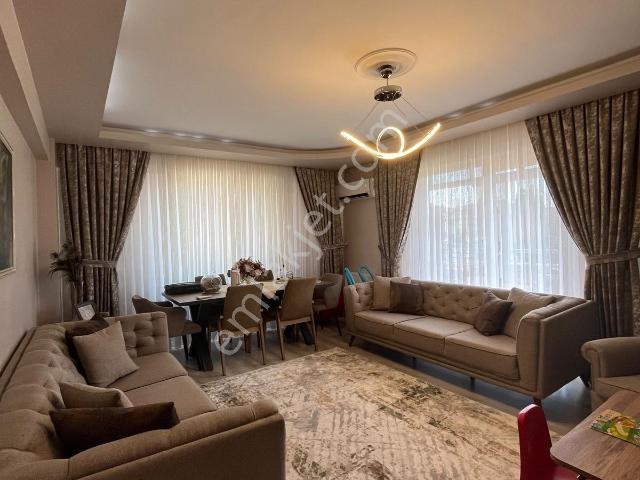 Sağlık Mahallesinde Merkezi Konumda Satılık 3+1 Arakat Daire