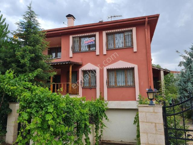 Sağlam Emlaktan Satılık Tribleks Villa