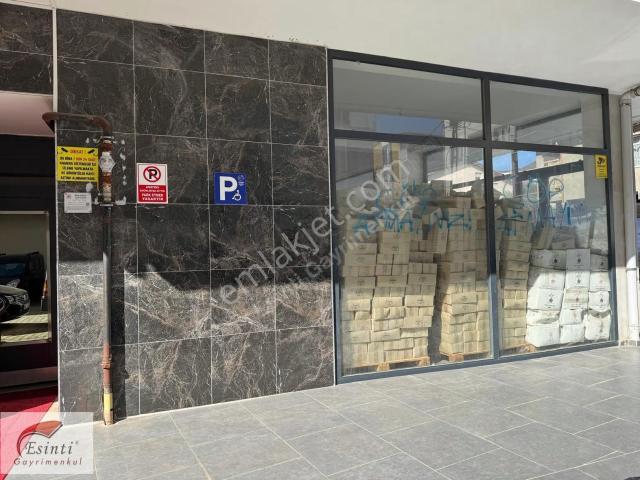 Samandıra'da 220 M² Köşe Dükkan Satılık