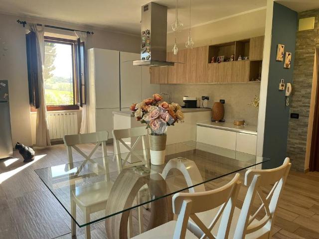 Sambucetole: Proponiamo per la Prima Volta in vendita porzio. 100m² Amelia