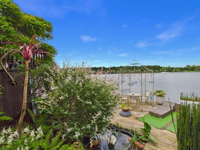 Sames Chalet au bord du lac avec ponton à jouissance exclu. 58m² Sames