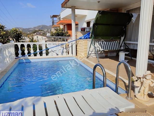 Samos Manzaralı 4+1 Havuzlu Site İçi Eşyalı Kiralık Lüks Villa