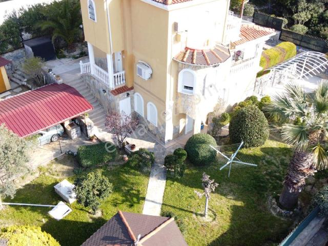 Samos Manzaralı Özel Havuzlu Malikane. Araba Ve Motor İle Birlikte Satılık Yabancıdan
