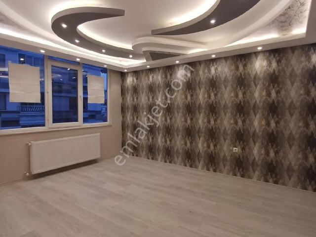 Samsun İlkadım 19 Mayıs Mahallesi'nde İçi Yapılı Caddeye Cephe 3+1 Kiralık Daire