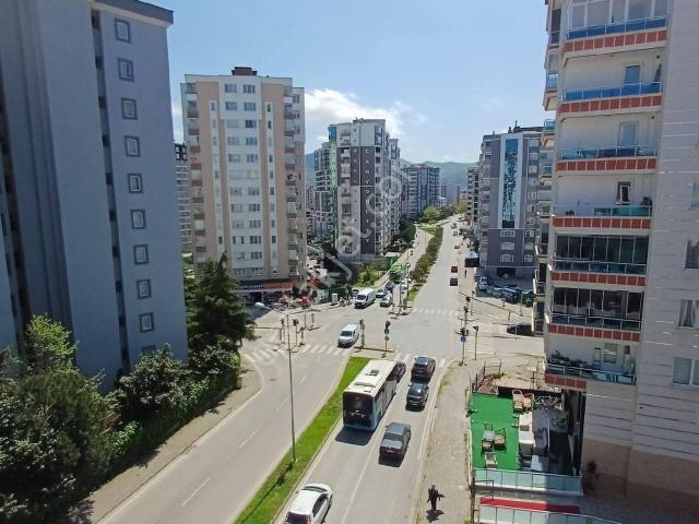 Samsun İlkadım Kazım Karabekir Mahallesi'nde İskanlı Cadde Üzerinde Asansörlü