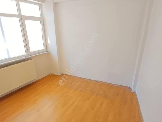 Samsun İlkadım Pazar Mahallesi'nde Kat Tapulu 2.kat 2+1 Satılık Daire
