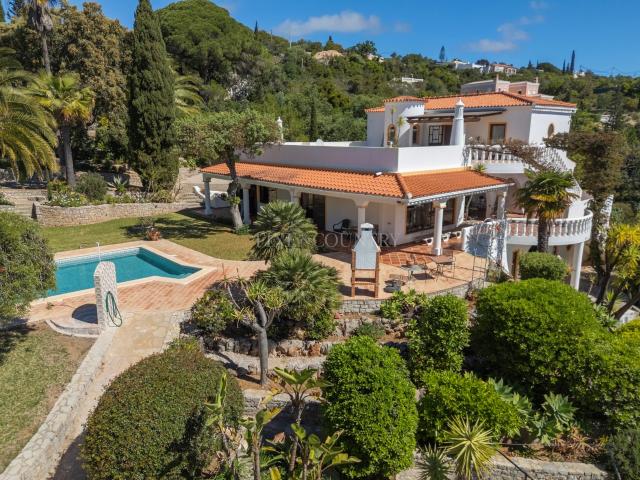 Santa Bárbara de Nexe – moradia virada a sul com 4 quartos e vista mar