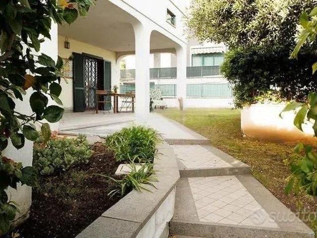 SANTA MARINELLA TRILOCALE ARREDATO Con GIARDINO