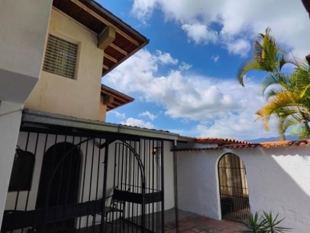 Santa Mónica casa para Remodelar 525mts/5hab/5bañ/3pe