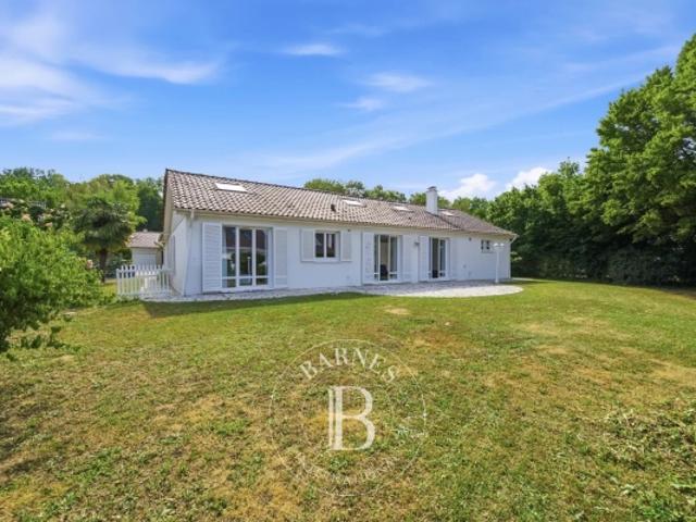 Santeny Maison haut de gamme Domaine privé avec piscine et tennis