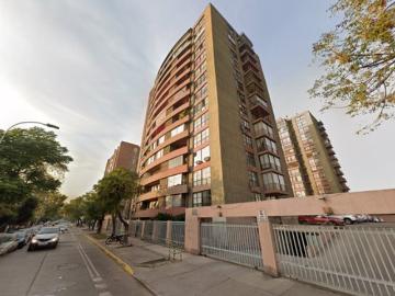 Santiago, En Venta Departamento en 2°Piso con Bodega y Estacionamiento. Moneda con Matucana
