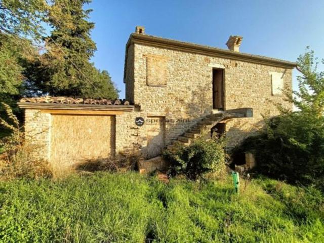 Sant'ippolito nella media valle del metauro, in zona facilmente raggiungibile dalle principali vie di comunicazione proponiamo in vendita ex casale co
