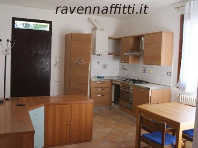 SANTO STEFANO, BILOCALE IN VILLETTA CON GIARDINO 595
