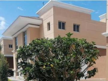 Mitad del Mundo, Casa en Venta, 255m2, 3 Habitaciones, 4 Baños