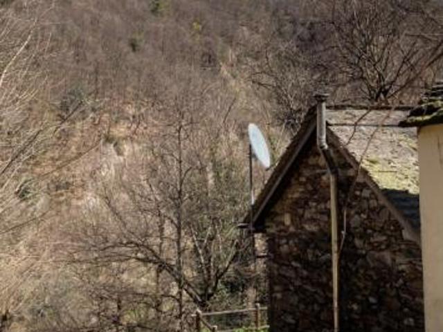 San Bernardino Verbano ZONA ROVEGRO VENDESI RUSTICO CON GIARDINO PRIVATO