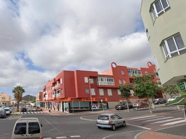 San Isidro, Piso 2 habitaciones, 2 baños, garaje. no necesita mejoras