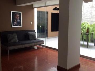 San Isidro Vta. Calle 10 dúplex 3D 2C 1D 1°P V/Ca. Jardincito patio impecable