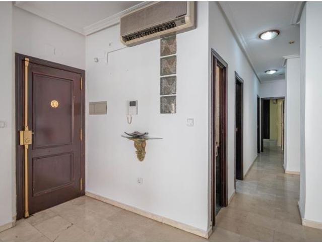 San Juan de Dios. 2 dormitorios, un baño, aseo