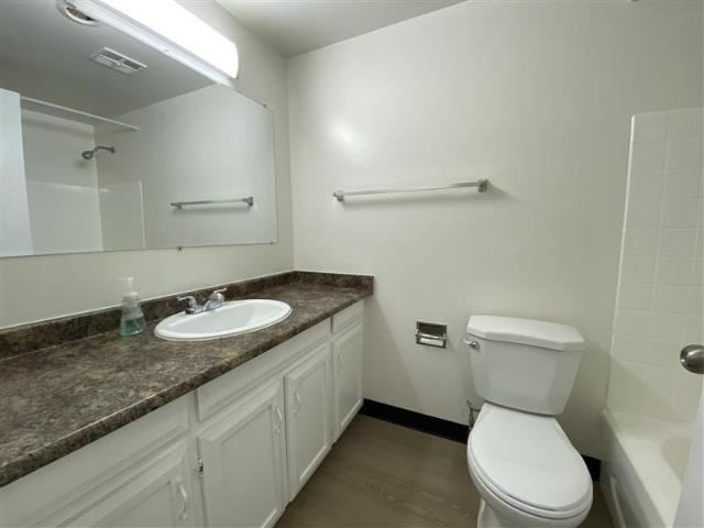 San Mateo Apartments Studio Apartment for Rent at 814 Fourth Ave, New Westminster, BC V3M 1S9 Brow of the Hill