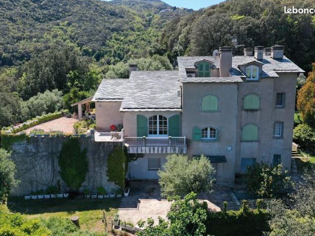 San Martino di Lota, maison T8, 376 m², 6 chambres, 6 salles de bain, plusieurs terrasses et orientations, plusieurs vues mer et montagne, 2 garage, 1