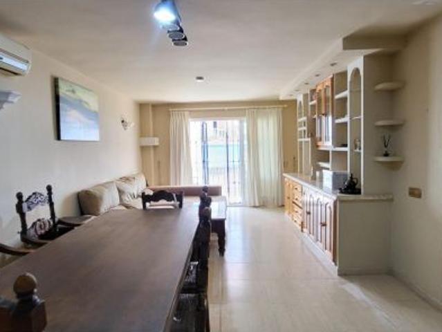 San Pedro Alcántara, centro, amplio piso de 3 dormitorios con terraza