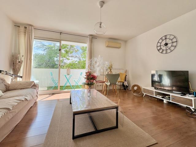 SANARY APPARTEMENT T3 A 800 METRE DU PORT