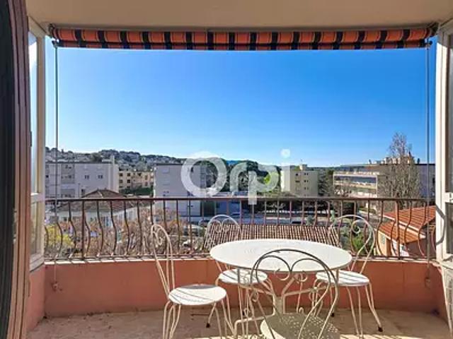 Sanary sur Mer 83110 Achat / Vente appartement 1 pièce t1 au dernier étage cave