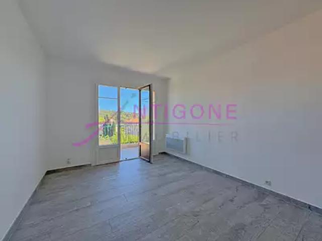 Sanary sur Mer 83110 Location appartement 1 pièce t1 au dernier étage