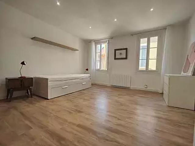 Sanary sur Mer 83110 Location appartement 1 pièce t1 au dernier étage