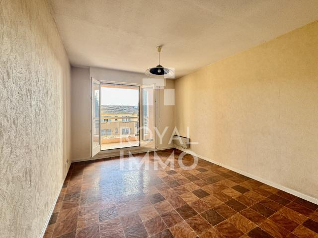 Sanary sur Mer T2 45m2 balcon exposé sud, stationnement privatif