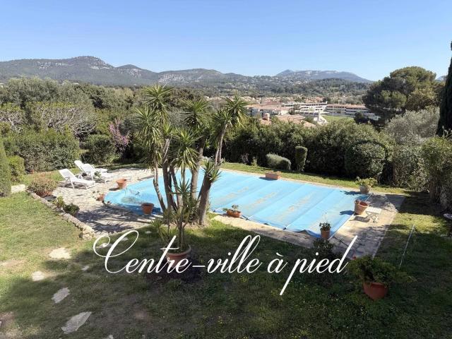 Sanary sur Mer, villa provençale 4 chambres + garage, centre vil