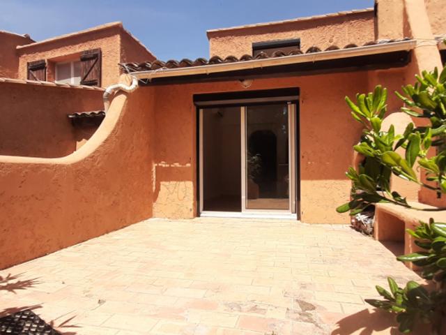 SANARY SUR MER, APPARTEMENT DE 45M2 TYPE 2, LA PLAGE A PIED