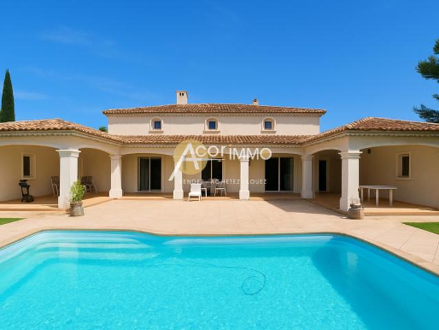 SANARY SUR MER BELLE VILLA TRADITIONNELLE 7 CHAMBRES TERR