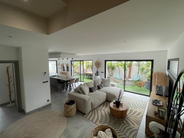 SANARY SUR MER MAISON CONTEMPORAINE 4 CHAMBRES PISCINE GARAGE D