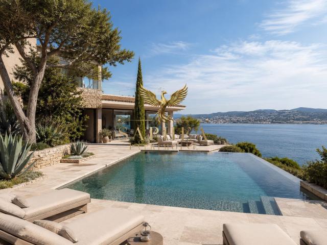 Sanary Sur Mer, première ligne mer. Dans un secteur résident. 350m² Sanary sur Mer